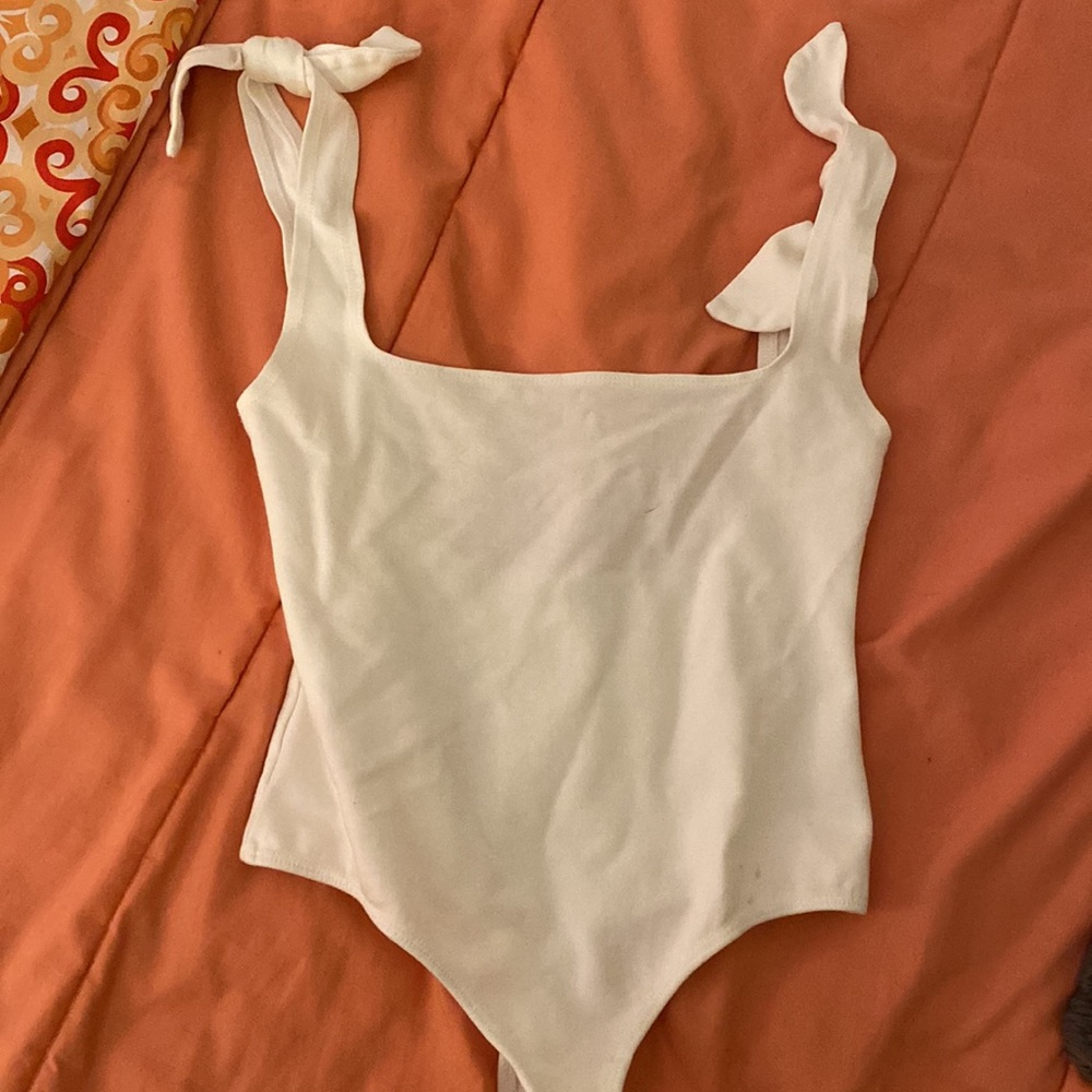 Free People Bodysuit White Tie Sleeve Square Neck Tank Top Style With Low Back ✨ - Picture 11 of 16
